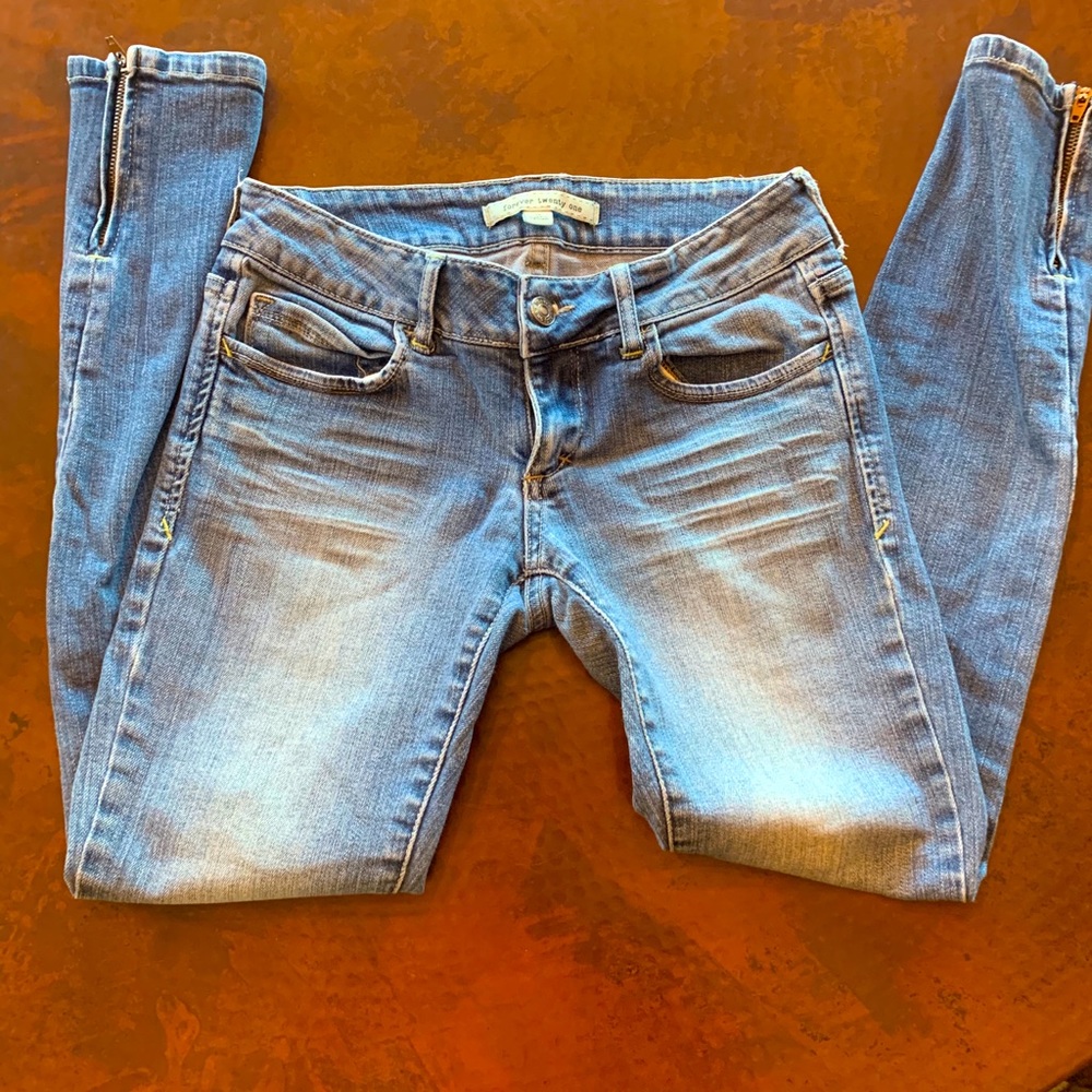Forever 21 zip ankle jeans, size 26.